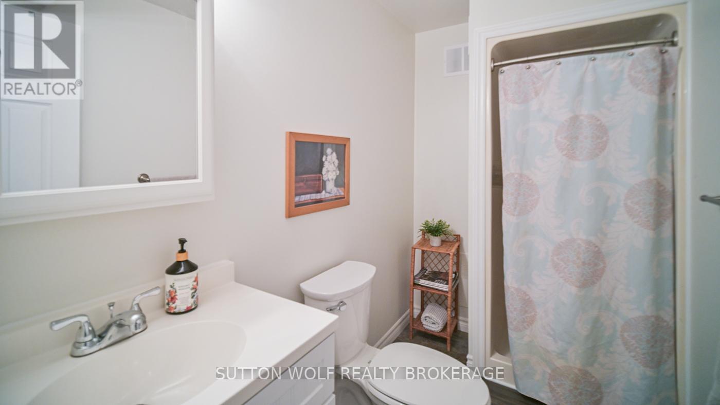 29 Pittao Place, Strathroy-Caradoc (Ne), ON - Indoor Photo Showing Bathroom