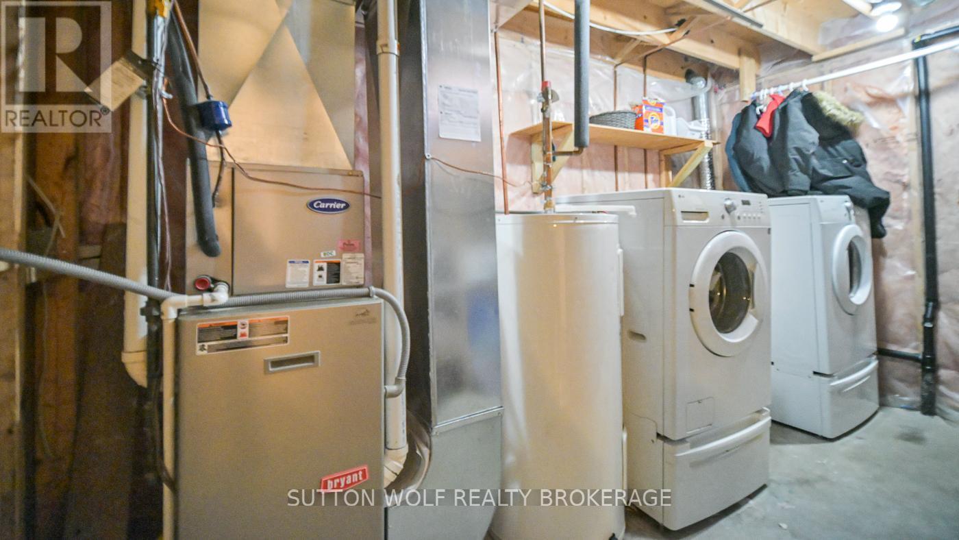 29 Pittao Place, Strathroy-Caradoc (Ne), ON - Indoor Photo Showing Laundry Room