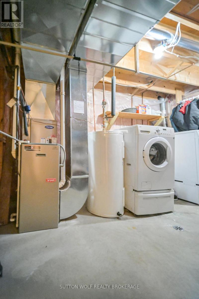 29 Pittao Place, Strathroy-Caradoc (Ne), ON - Indoor Photo Showing Laundry Room