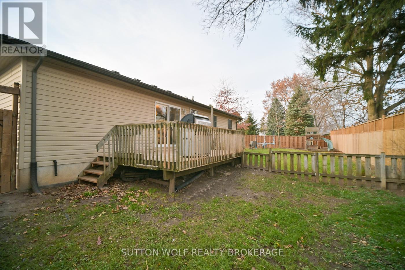 29 Pittao Place, Strathroy-Caradoc (Ne), ON - Outdoor With Deck Patio Veranda