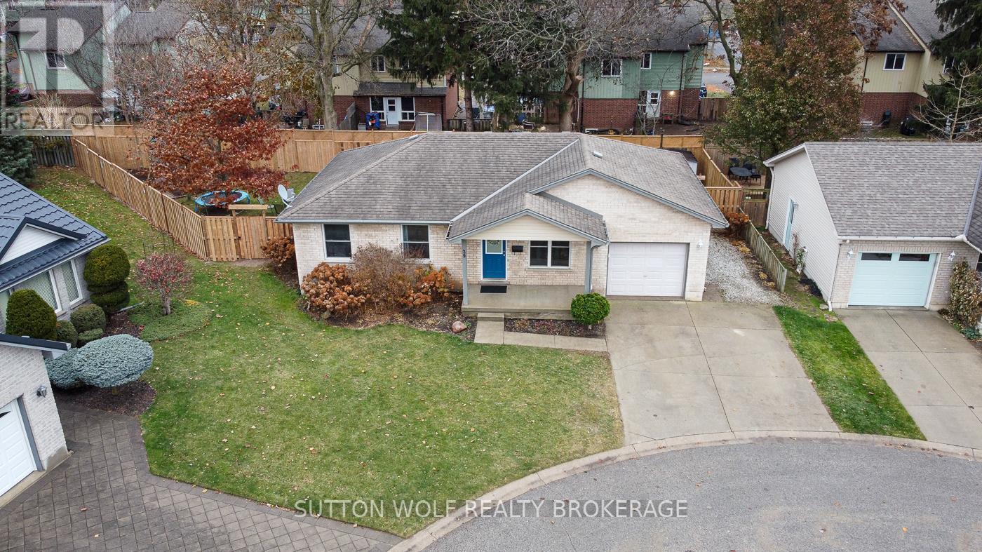 29 Pittao Place, Strathroy-Caradoc (Ne), ON - Outdoor With Facade