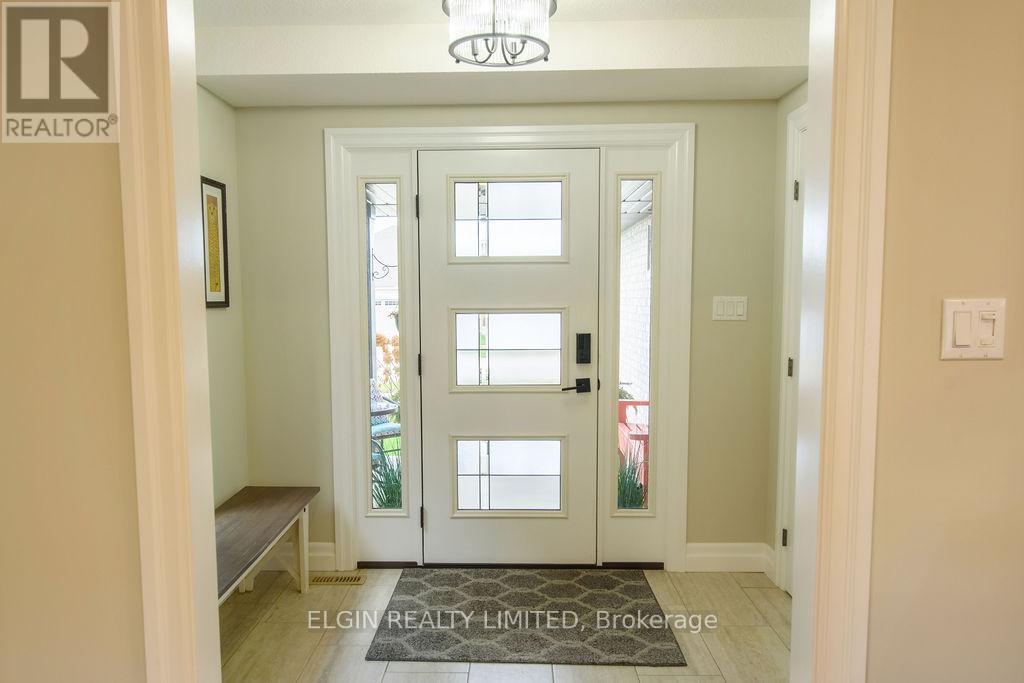 8 Auburn Drive, St. Thomas, ON - Indoor Photo Showing Other Room