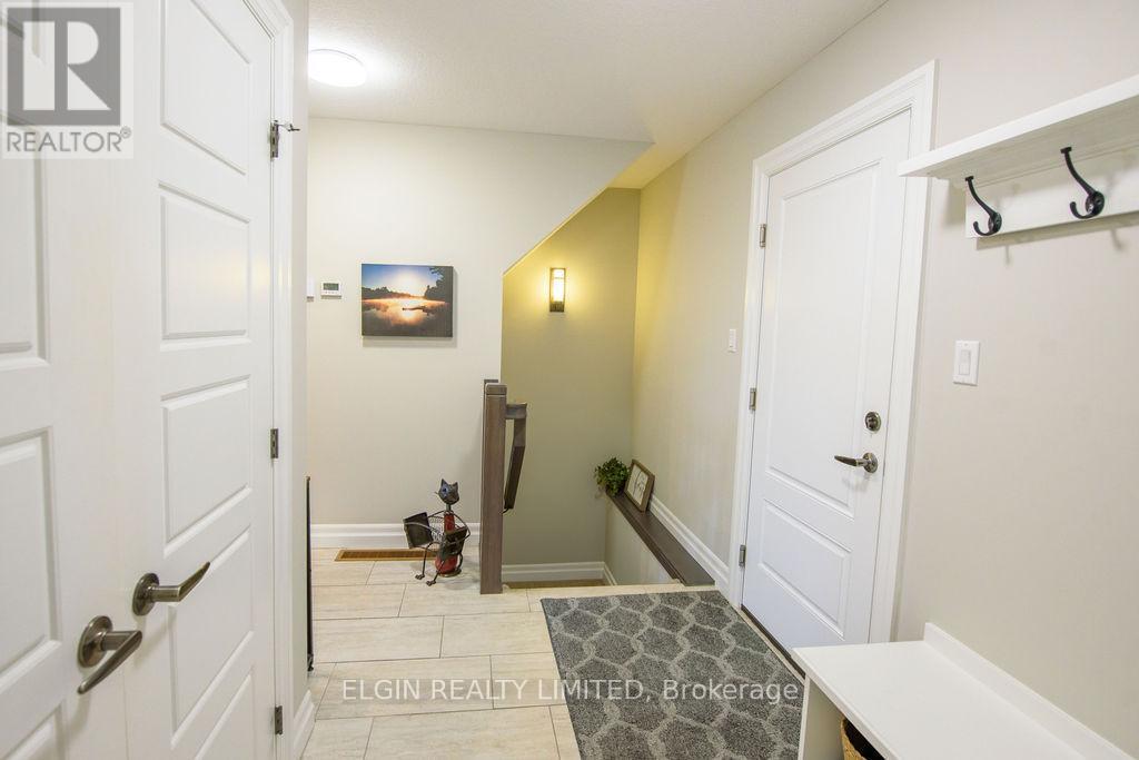 8 Auburn Drive, St. Thomas, ON - Indoor Photo Showing Other Room