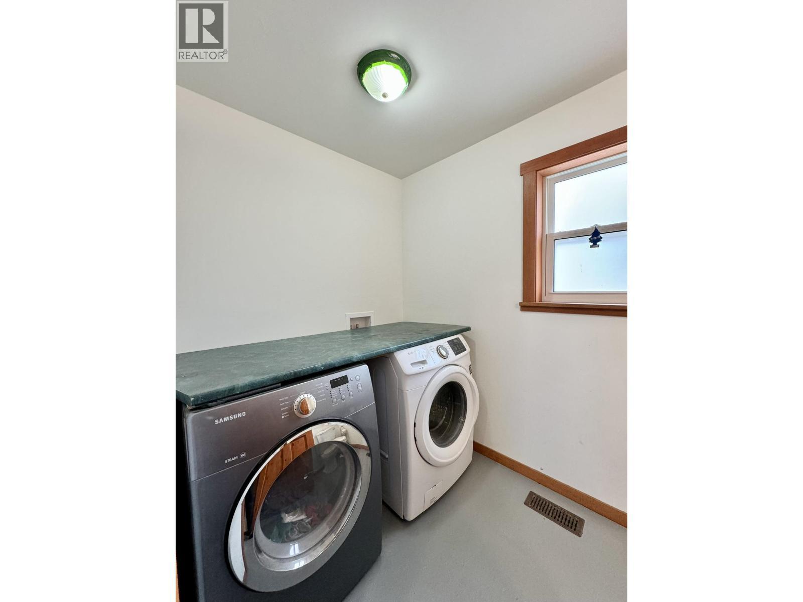6352 Wolfe Road, Horse Lake, BC - Indoor Photo Showing Laundry Room