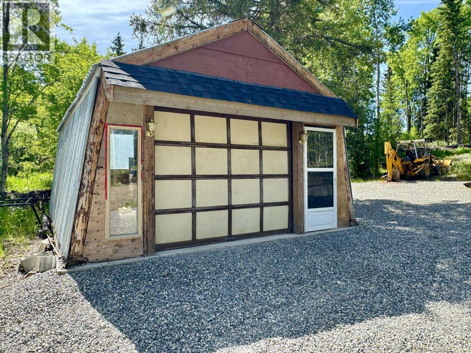 6352 Wolfe Road, Horse Lake, BC - Outdoor