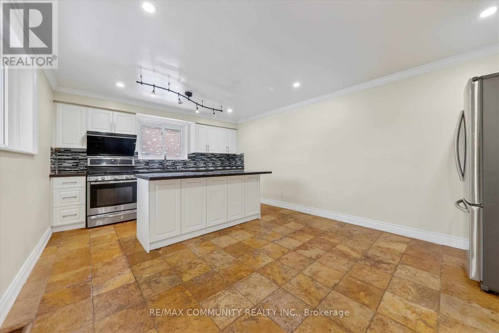 Main - 6104 Bloomington Road, Whitchurch-Stouffville, ON - Indoor Photo Showing Kitchen