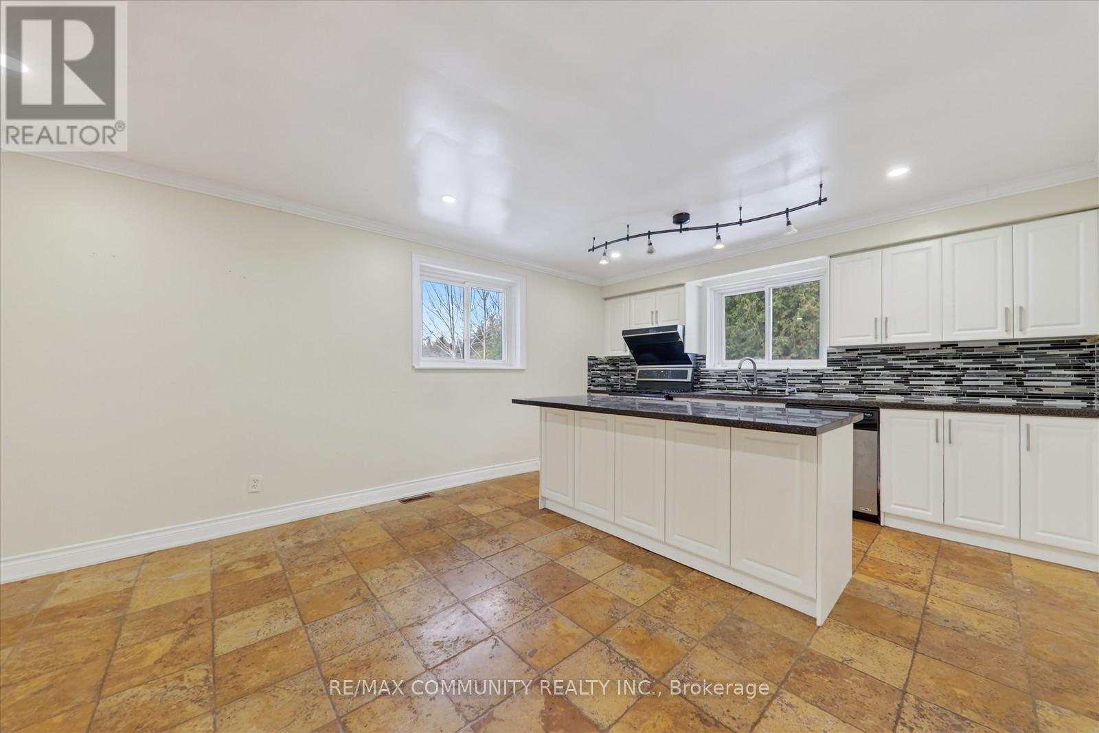 Main - 6104 Bloomington Road, Whitchurch-Stouffville, ON - Indoor Photo Showing Kitchen