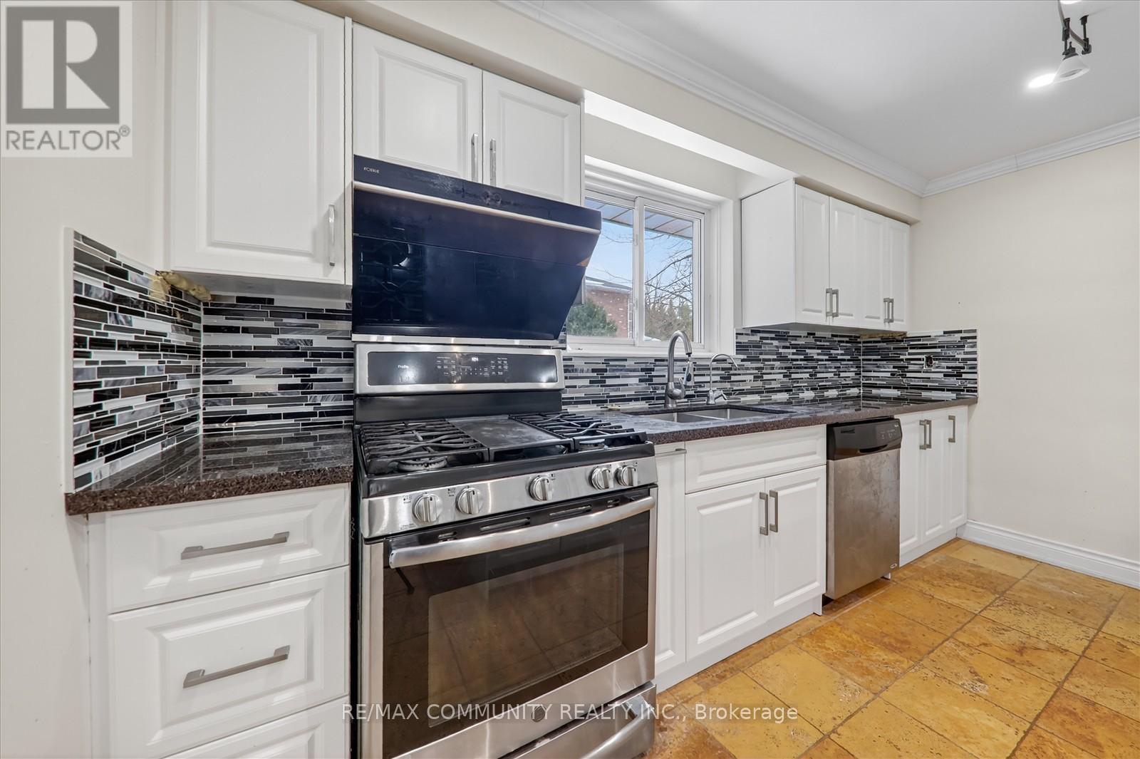 Main - 6104 Bloomington Road, Whitchurch-Stouffville, ON - Indoor Photo Showing Kitchen