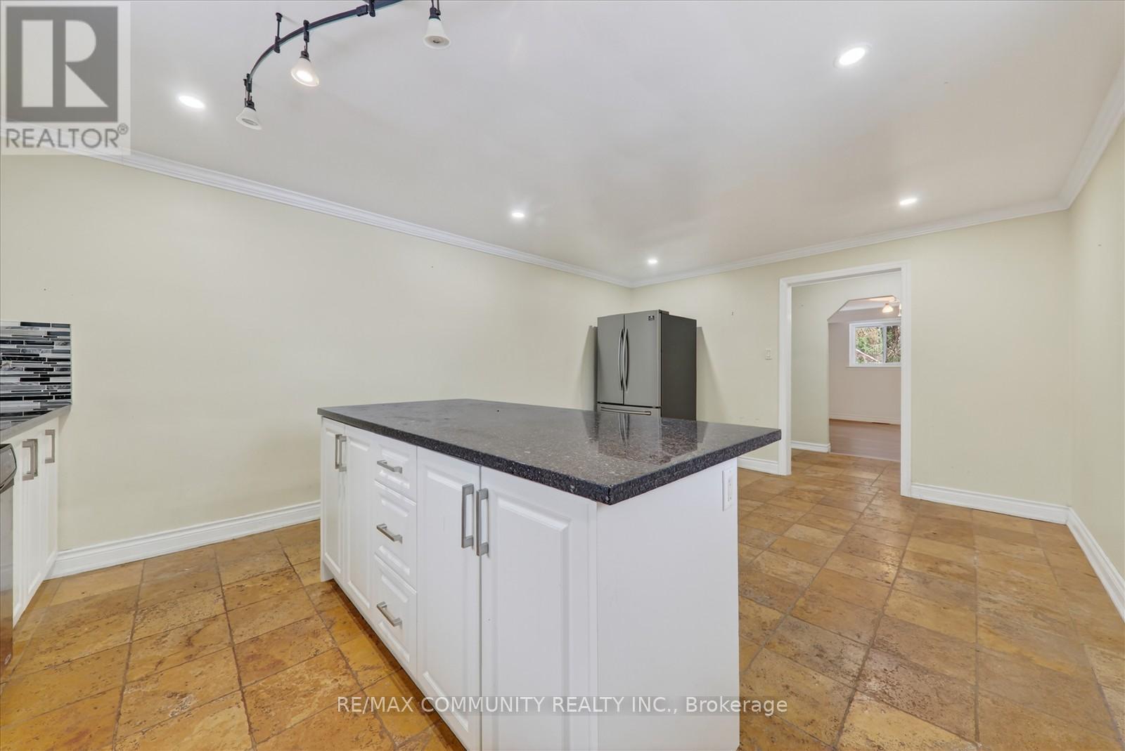 Main - 6104 Bloomington Road, Whitchurch-Stouffville, ON - Indoor Photo Showing Kitchen