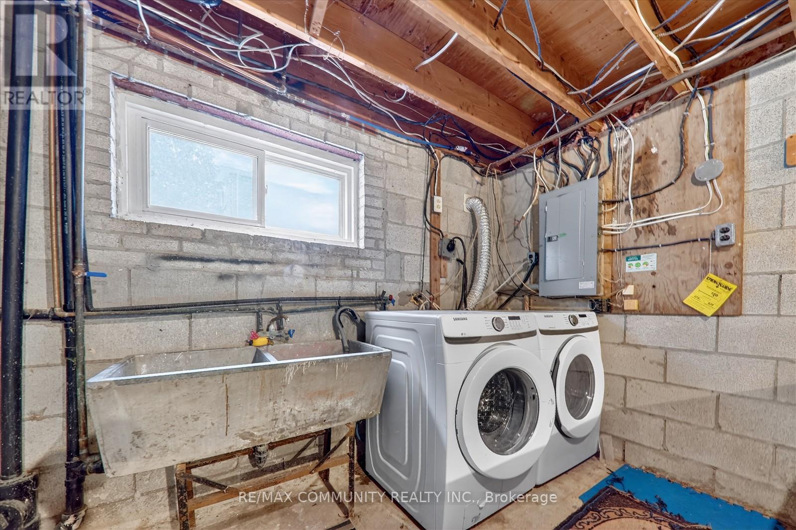 Main - 6104 Bloomington Road, Whitchurch-Stouffville, ON - Indoor Photo Showing Laundry Room