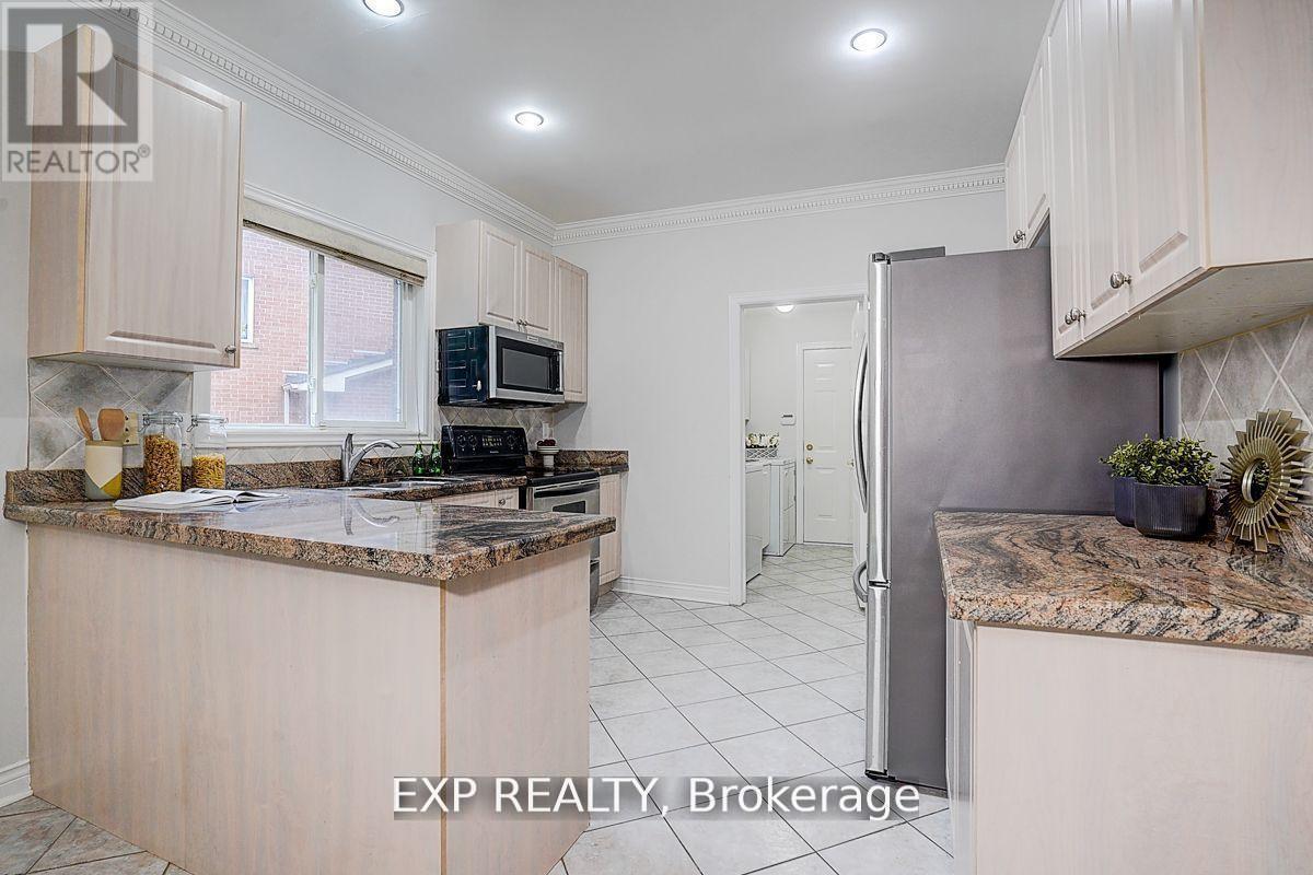 12 Tormina Court, Markham, ON - Indoor Photo Showing Kitchen