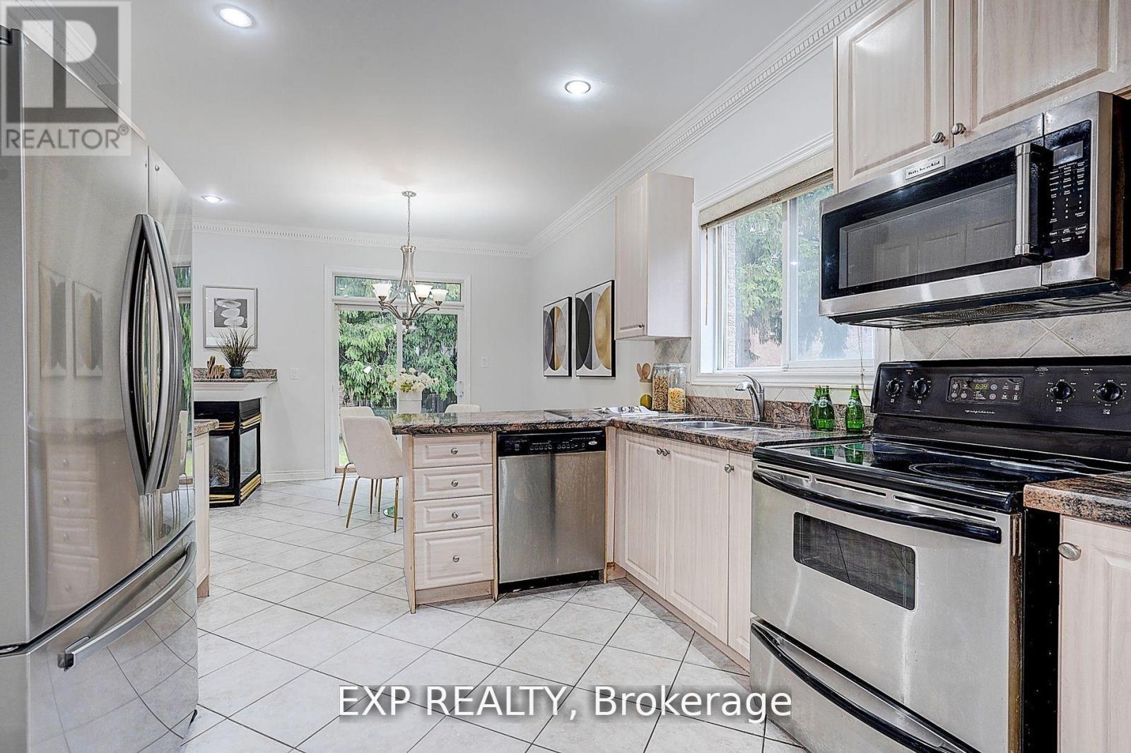 12 Tormina Court, Markham, ON - Indoor Photo Showing Kitchen