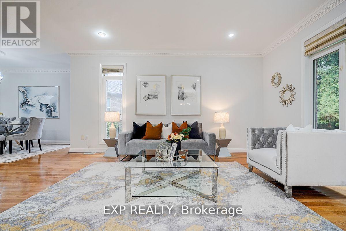 12 Tormina Court, Markham, ON - Indoor Photo Showing Living Room