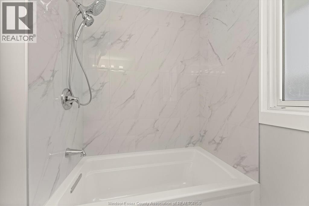 2960 Meadowbrook Lane Unit# 2, Windsor, ON - Indoor Photo Showing Bathroom