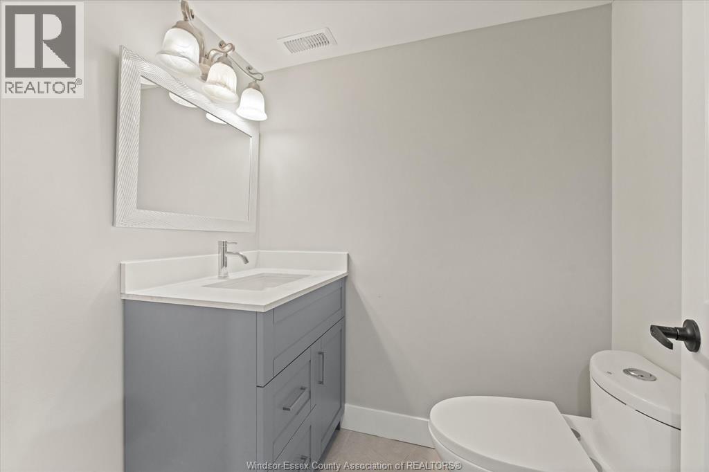 2960 Meadowbrook Lane Unit# 2, Windsor, ON - Indoor Photo Showing Bathroom