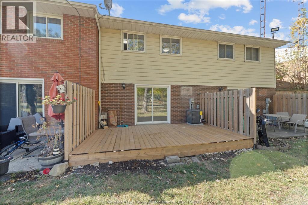 2960 Meadowbrook Lane Unit# 2, Windsor, ON - Outdoor With Deck Patio Veranda With Exterior