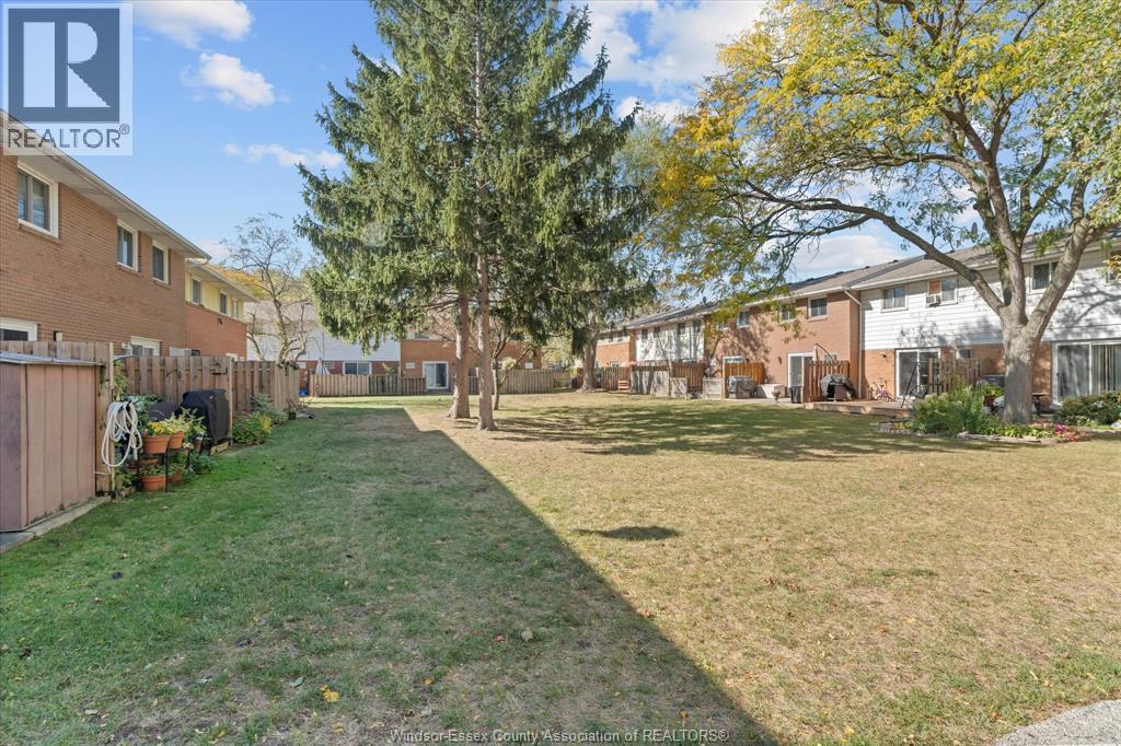 2960 Meadowbrook Lane Unit# 2, Windsor, ON - Outdoor