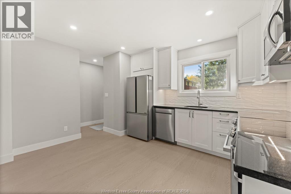 2960 Meadowbrook Lane Unit# 2, Windsor, ON - Indoor Photo Showing Kitchen With Stainless Steel Kitchen