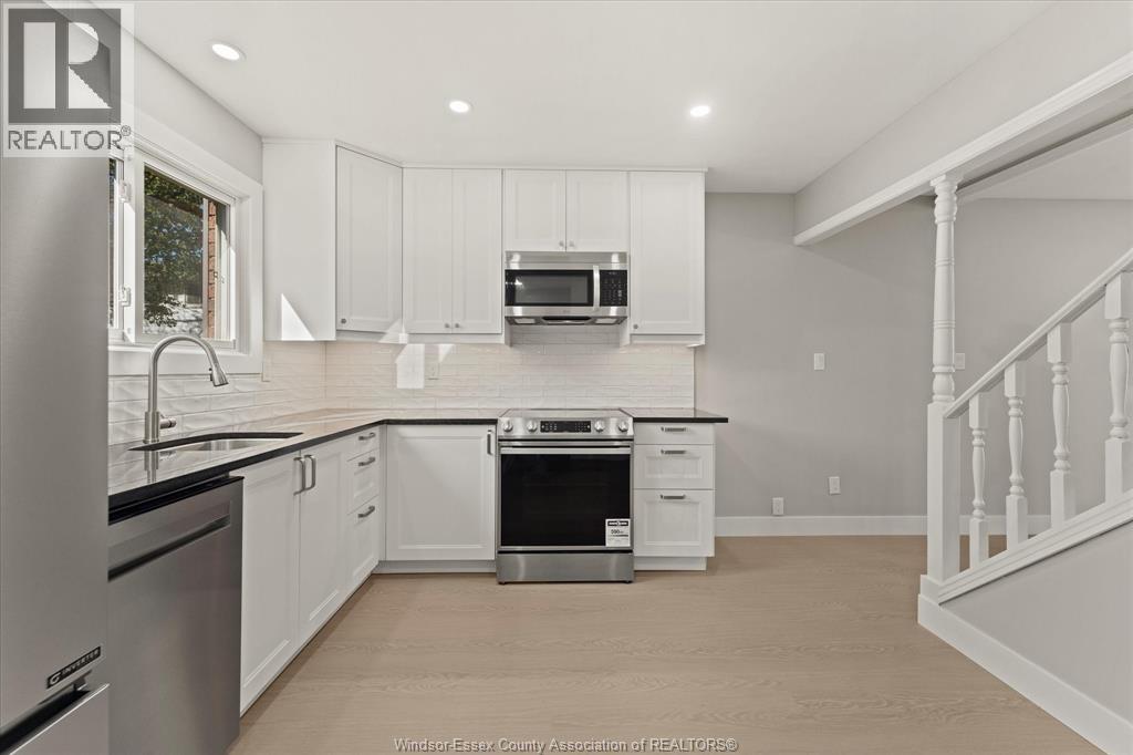 2960 Meadowbrook Lane Unit# 2, Windsor, ON - Indoor Photo Showing Kitchen With Stainless Steel Kitchen With Upgraded Kitchen