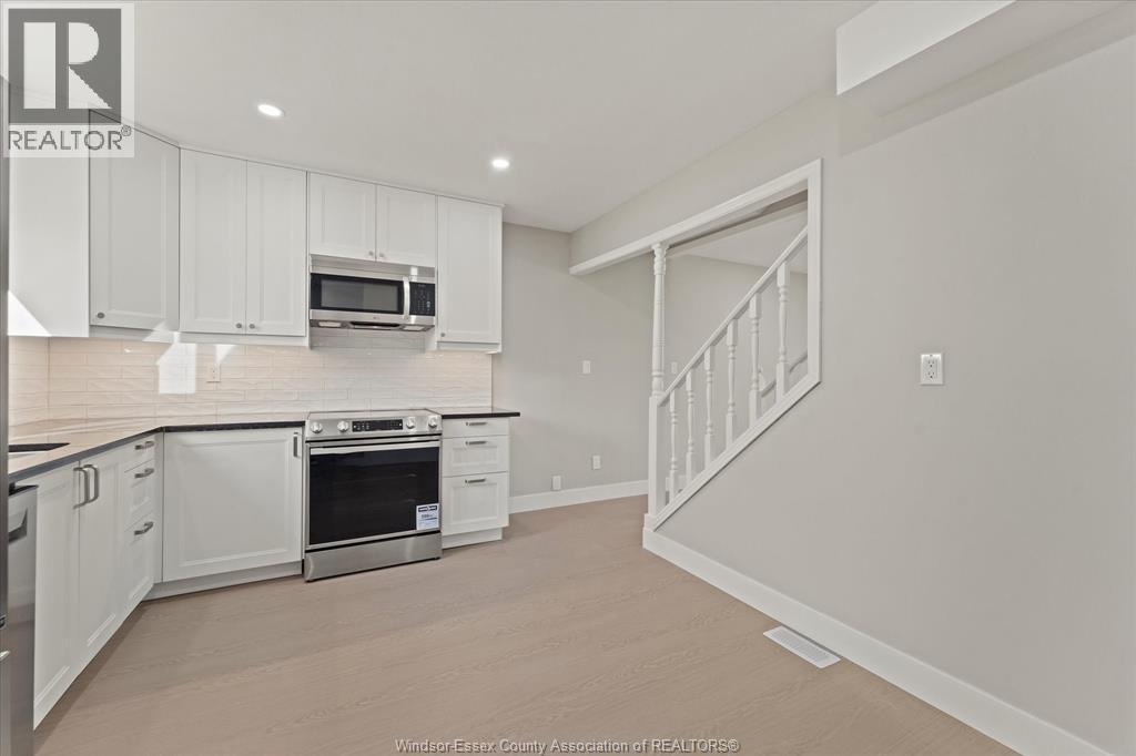 2960 Meadowbrook Lane Unit# 2, Windsor, ON - Indoor Photo Showing Kitchen With Stainless Steel Kitchen With Upgraded Kitchen