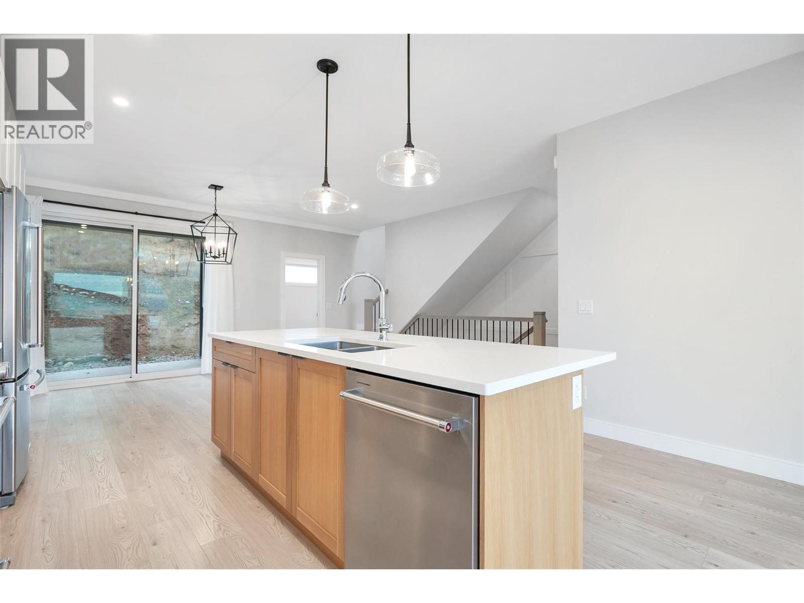 Open concept main living area - 1839 Grey Owl Court, Kelowna, BC - Indoor Photo Showing Kitchen