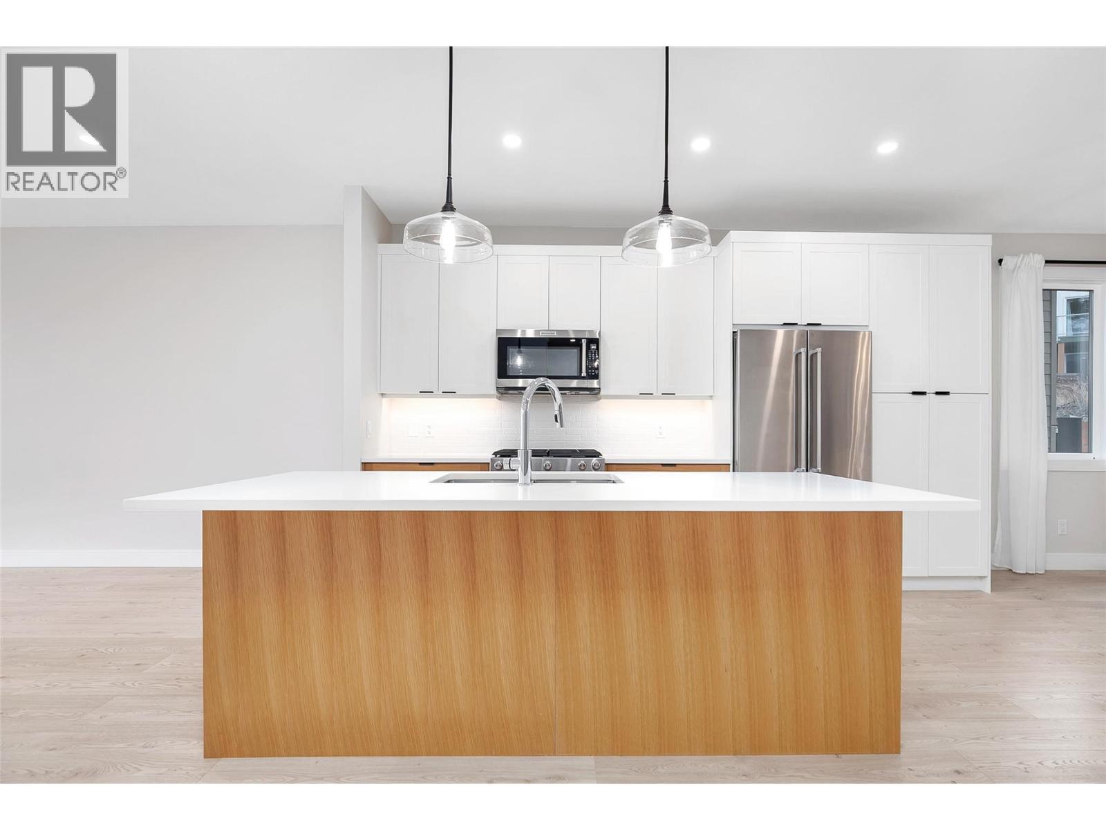 1839 Grey Owl Court, Kelowna, BC - Indoor Photo Showing Kitchen