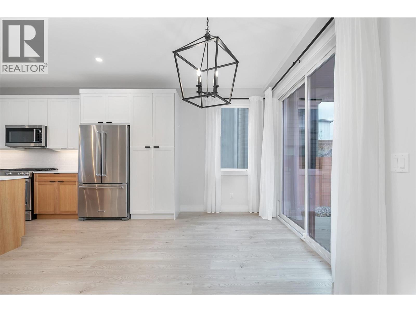 1839 Grey Owl Court, Kelowna, BC - Indoor Photo Showing Kitchen