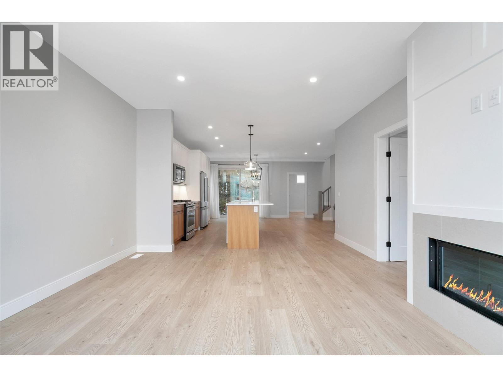 1839 Grey Owl Court, Kelowna, BC - Indoor With Fireplace