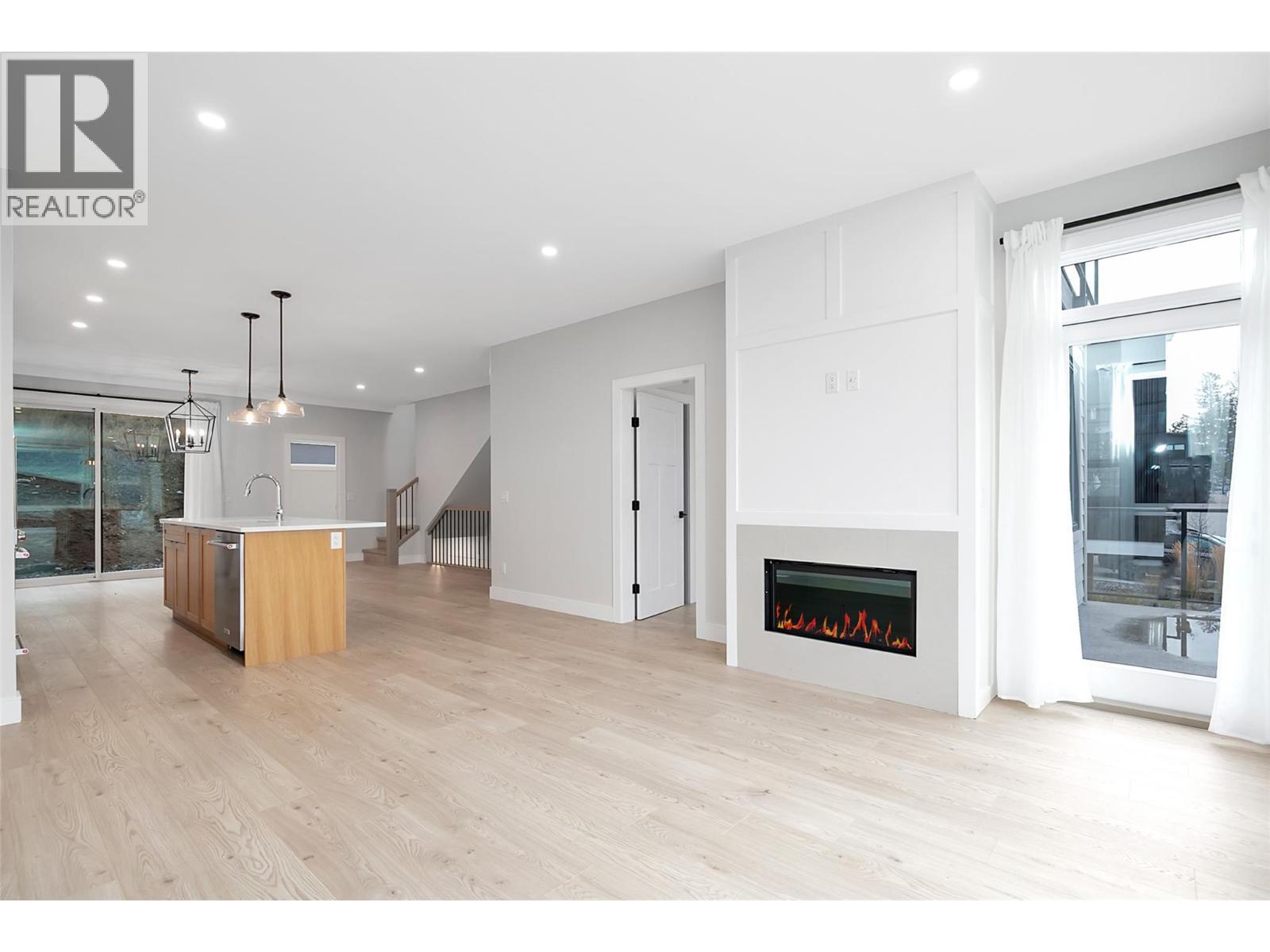 1839 Grey Owl Court, Kelowna, BC - Indoor Photo Showing Living Room With Fireplace