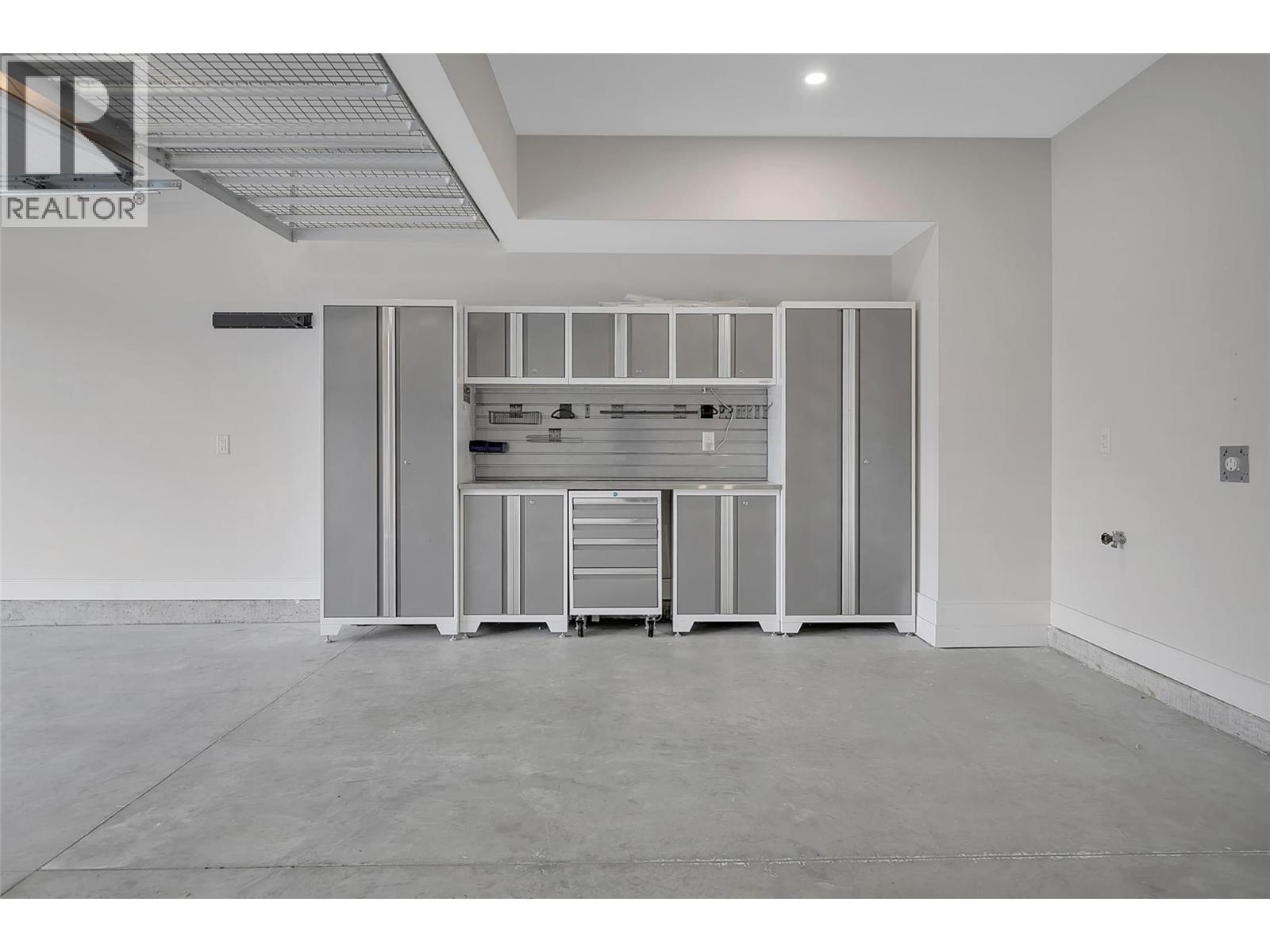 1839 Grey Owl Court, Kelowna, BC - Indoor Photo Showing Other Room