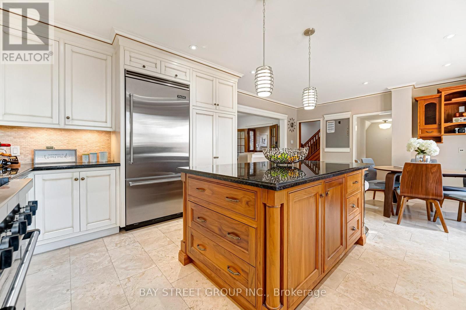 136 Humbercrest Boulevard, Toronto, ON - Indoor Photo Showing Kitchen