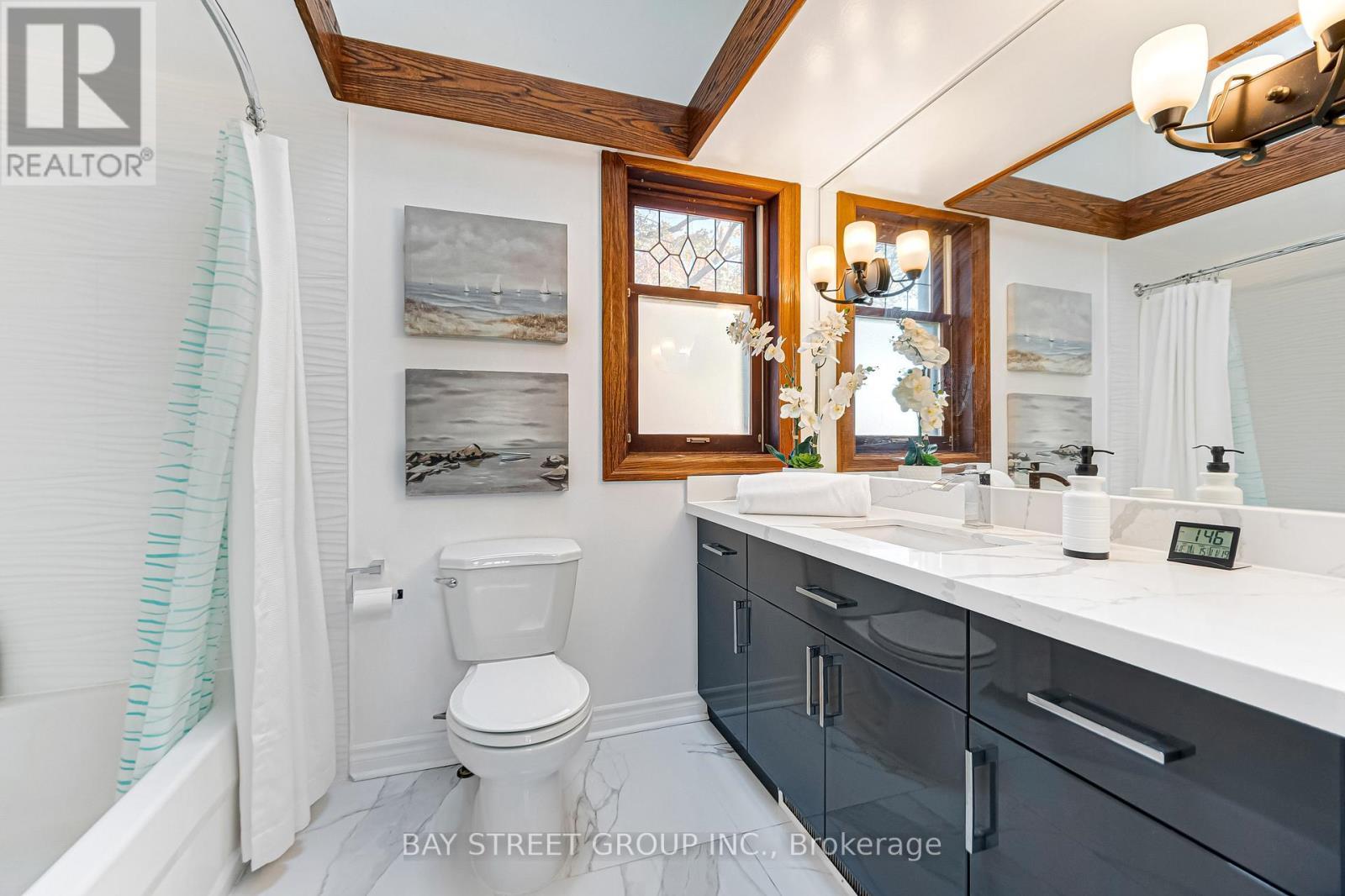 136 Humbercrest Boulevard, Toronto, ON - Indoor Photo Showing Bathroom
