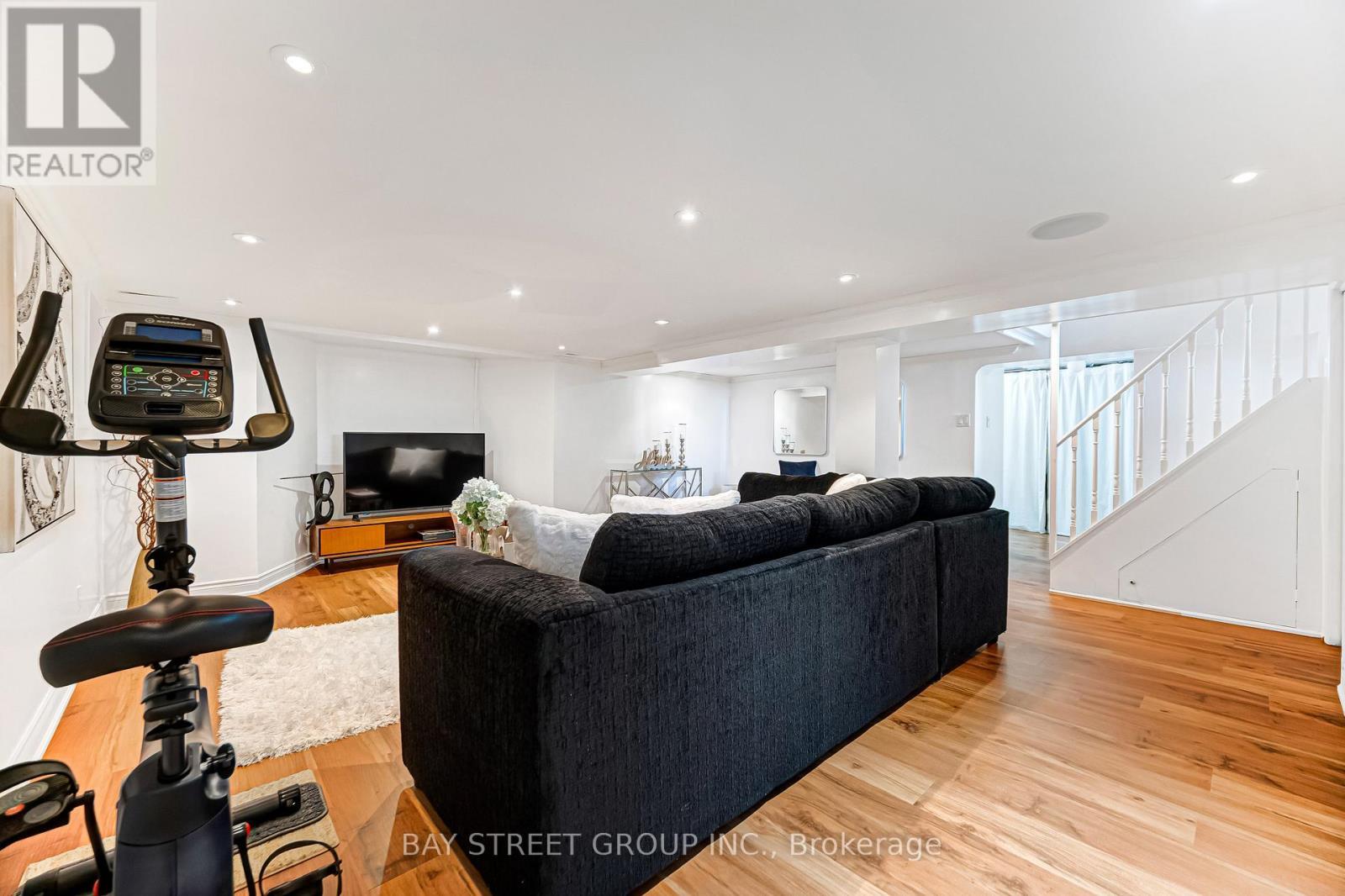 136 Humbercrest Boulevard, Toronto, ON - Indoor