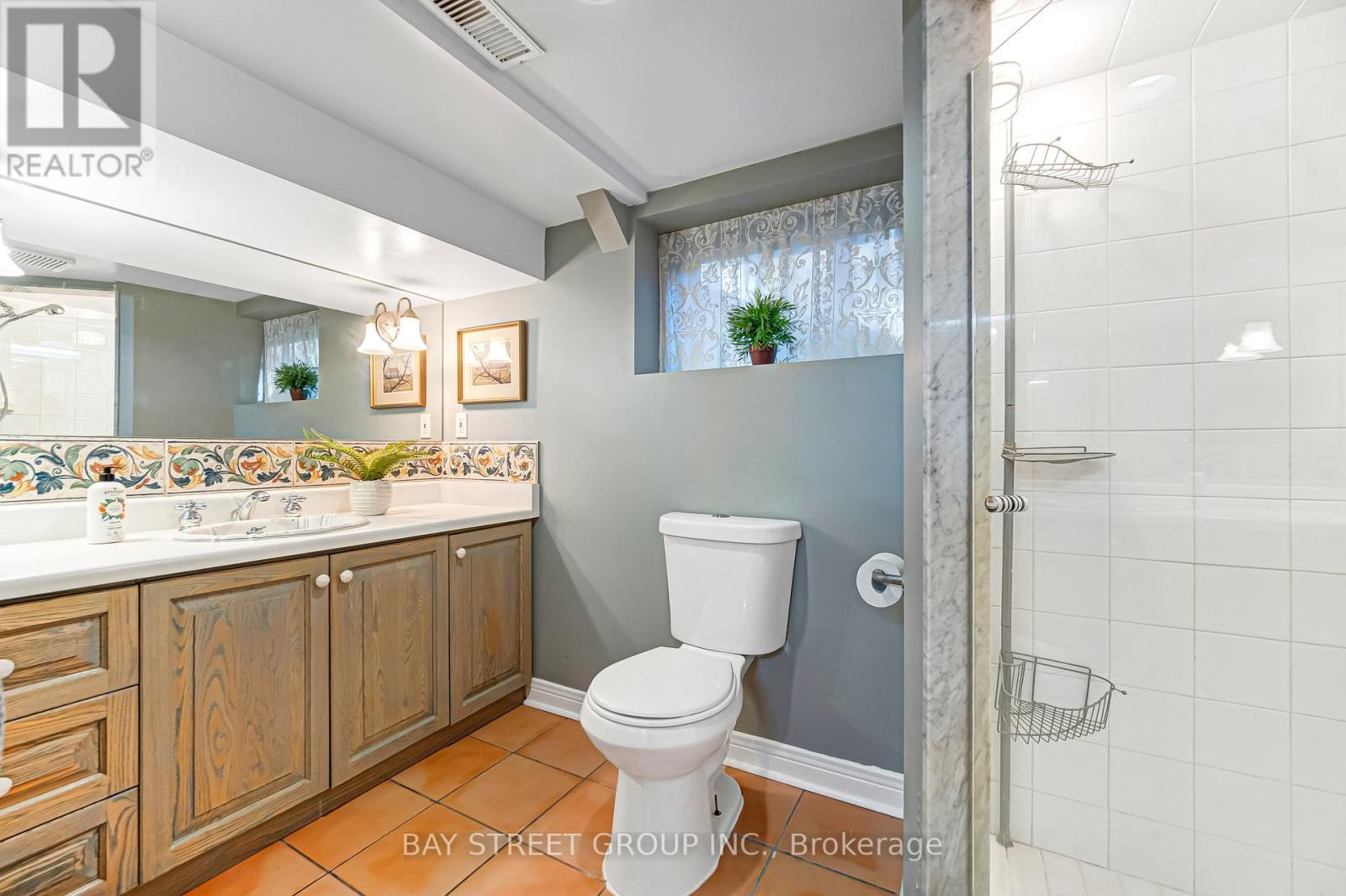 136 Humbercrest Boulevard, Toronto, ON - Indoor Photo Showing Bathroom