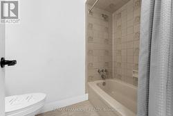 4PC BATHROOM MAIN FLOOR -