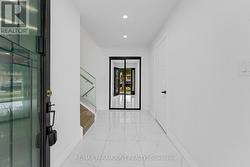 FOYER -