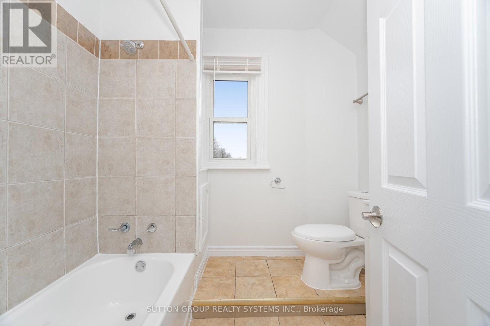 299 Park Avenue, Brantford, ON - Indoor Photo Showing Bathroom