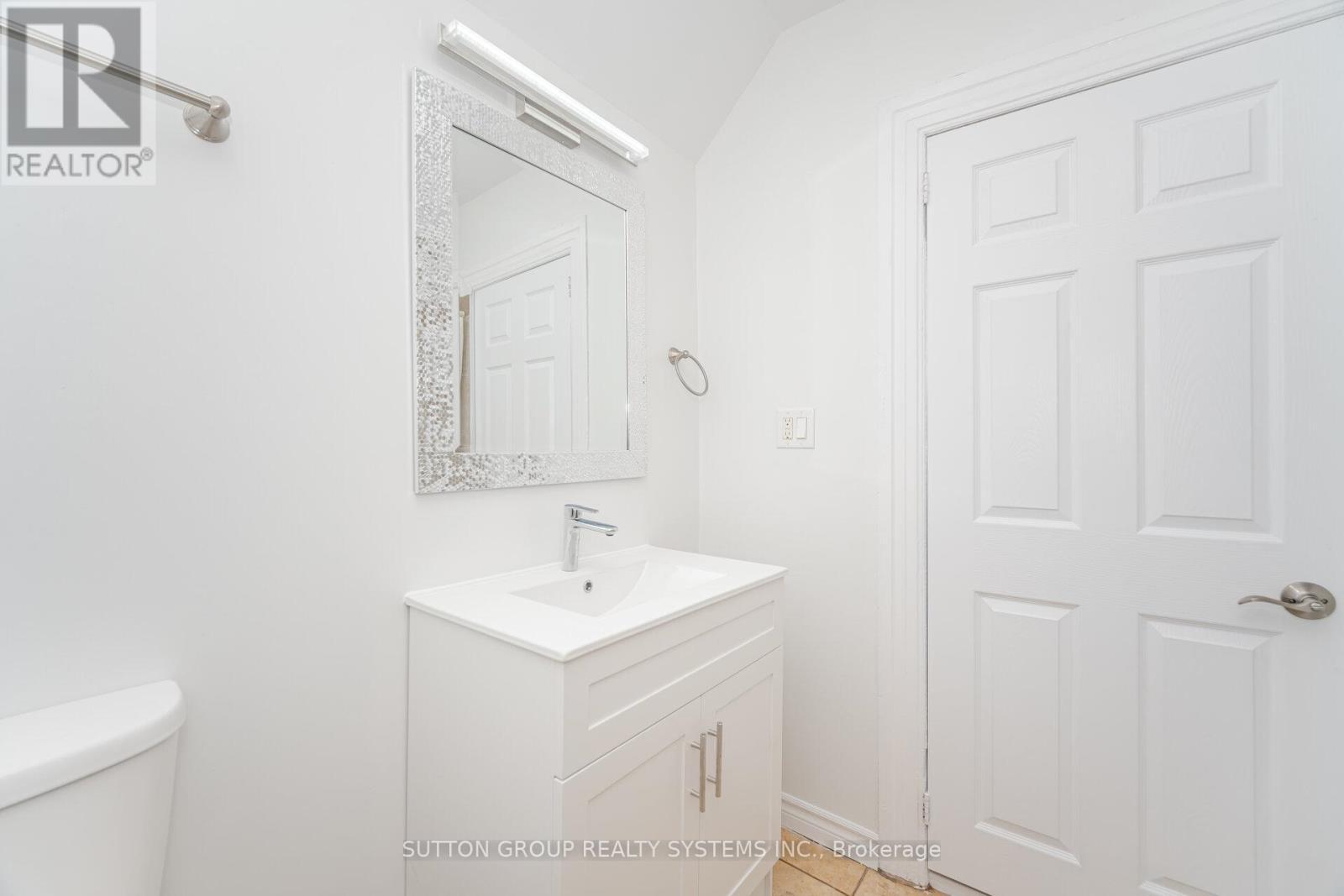 299 Park Avenue, Brantford, ON - Indoor Photo Showing Bathroom