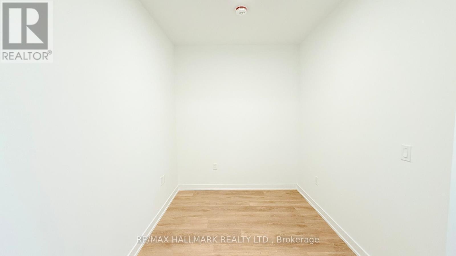 617 - 1037 The Queensway, Toronto, ON - Indoor Photo Showing Other Room