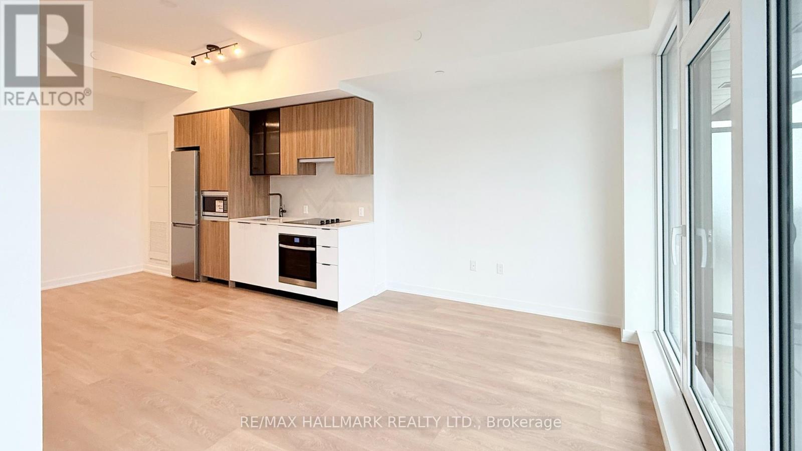 617 - 1037 The Queensway, Toronto, ON - Indoor Photo Showing Kitchen