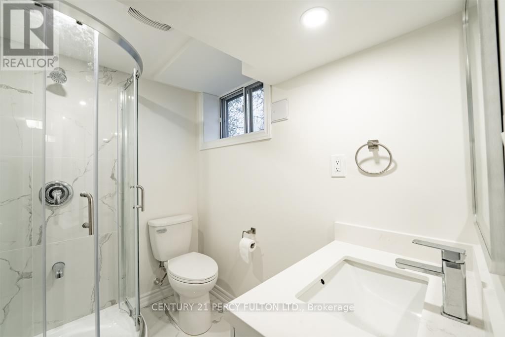 Bsmt #2 - 243 Ruggles Avenue, Richmond Hill, ON - Indoor Photo Showing Bathroom