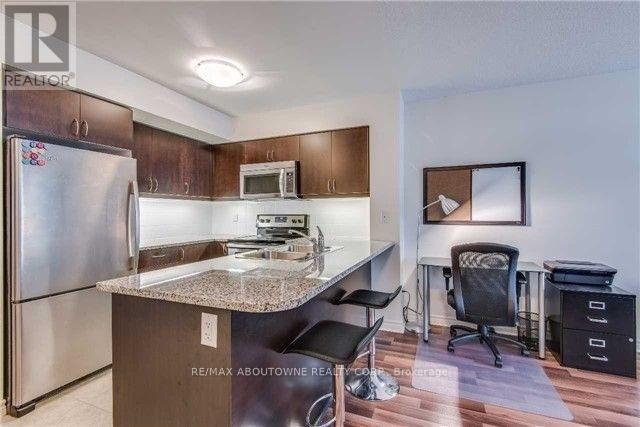 606 - 25 Lower Simcoe Street, Toronto, ON - Indoor Photo Showing Kitchen With Stainless Steel Kitchen