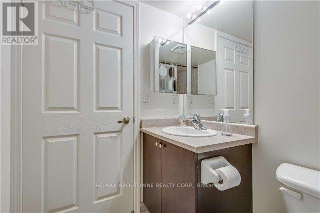 606 - 25 Lower Simcoe Street, Toronto, ON - Indoor Photo Showing Bathroom