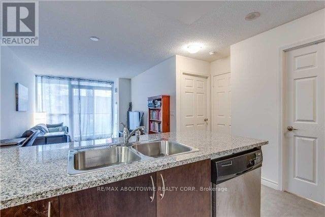 606 - 25 Lower Simcoe Street, Toronto, ON - Indoor Photo Showing Kitchen With Double Sink