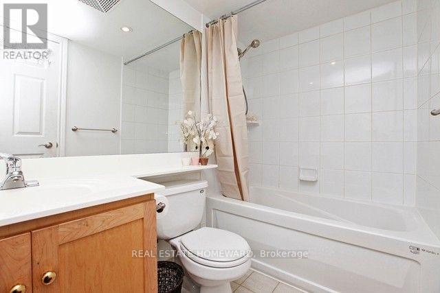 Ph22 - 270 Wellington Street W, Toronto, ON - Indoor Photo Showing Bathroom