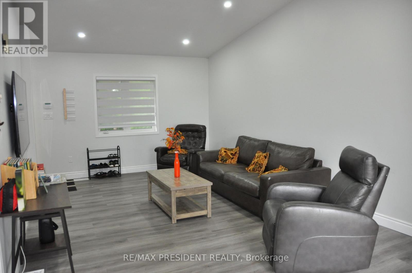 17 Cedar Bay Road, Kawartha Lakes, ON - Indoor Photo Showing Other Room