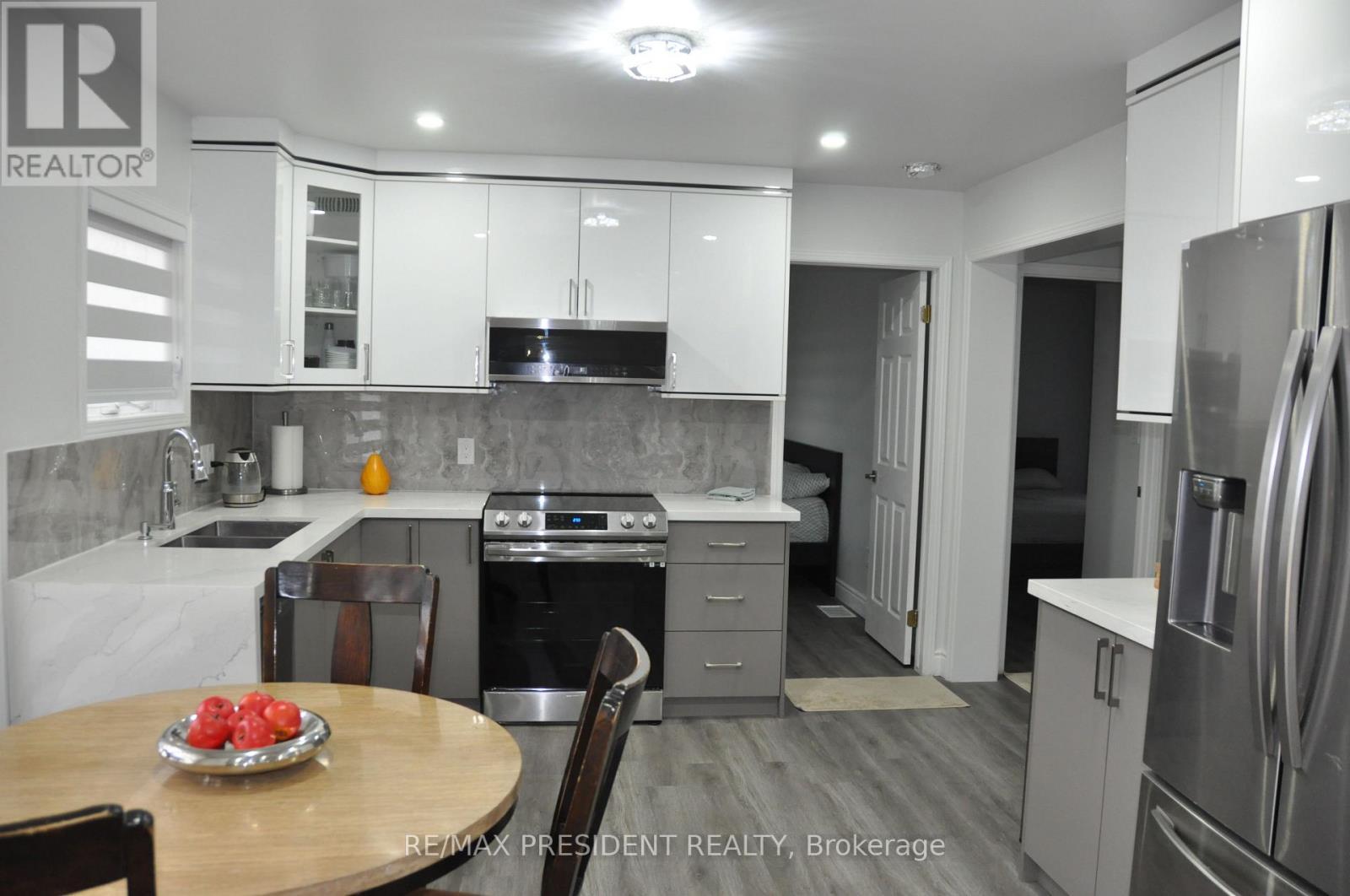 17 Cedar Bay Road, Kawartha Lakes, ON - Indoor Photo Showing Kitchen With Double Sink With Upgraded Kitchen