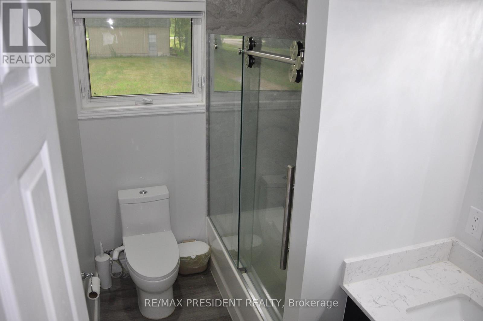 17 Cedar Bay Road, Kawartha Lakes, ON - Indoor Photo Showing Bathroom
