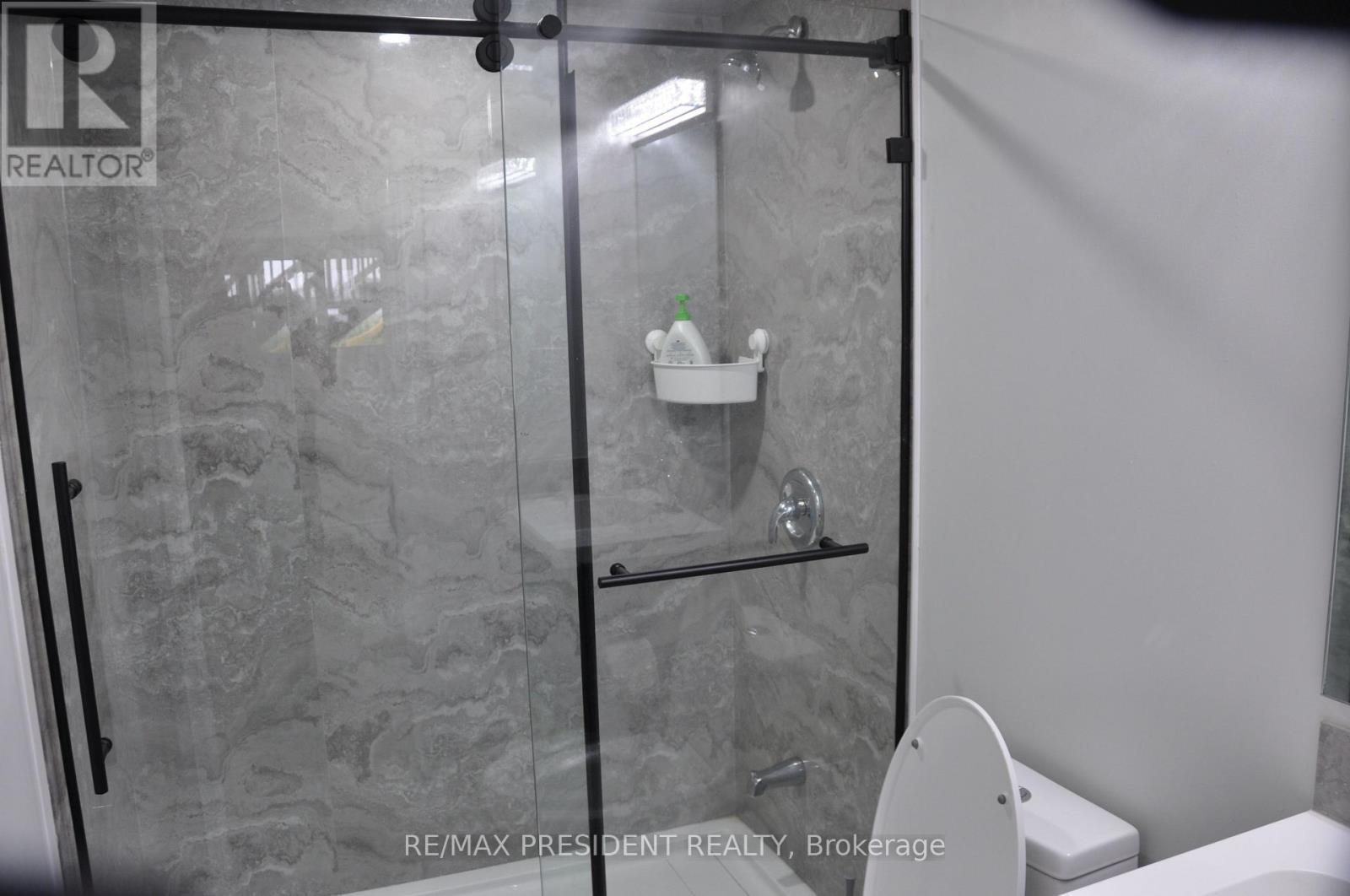 17 Cedar Bay Road, Kawartha Lakes, ON - Indoor Photo Showing Bathroom