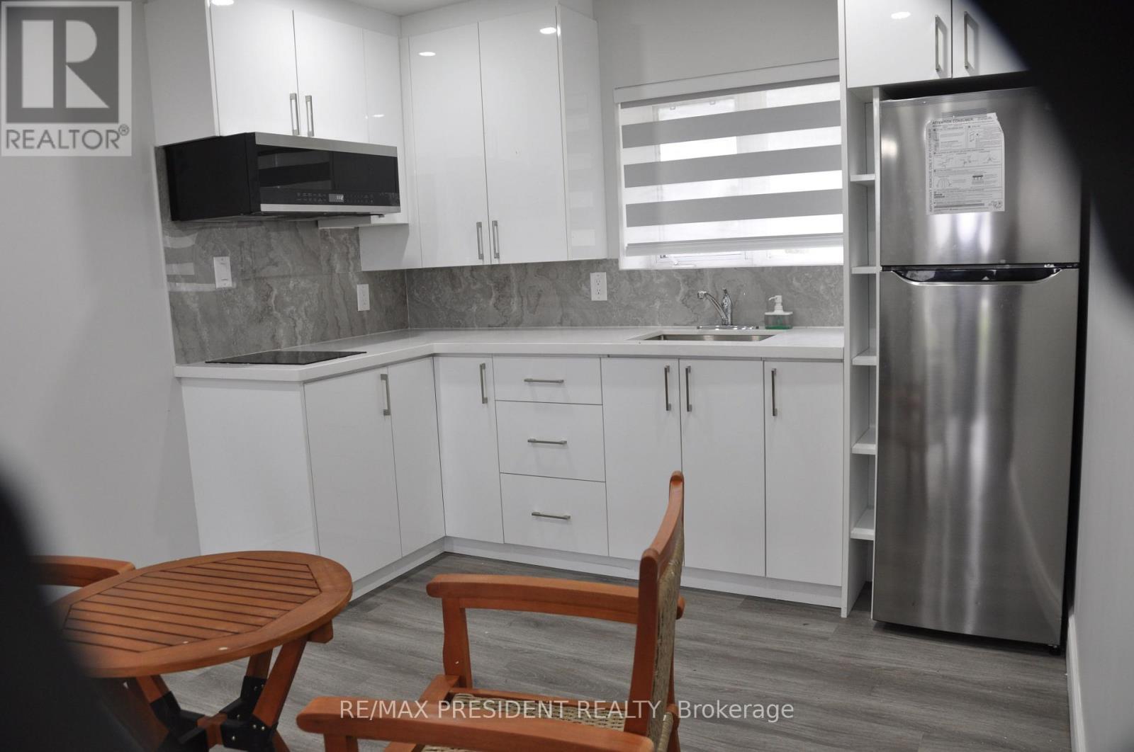 17 Cedar Bay Road, Kawartha Lakes, ON - Indoor Photo Showing Kitchen